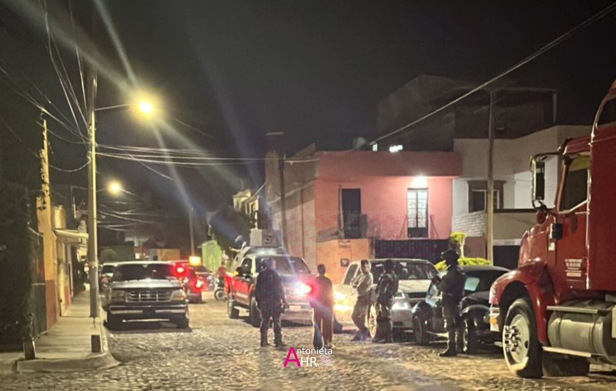 antonietainfo's tweet image. #ReporteCiudadano #SanMigueldeAllende Movimiento policíaco en zona de Infonavit la Luz, San Miguel de Allende (se busca información oficial)
#AlMomento