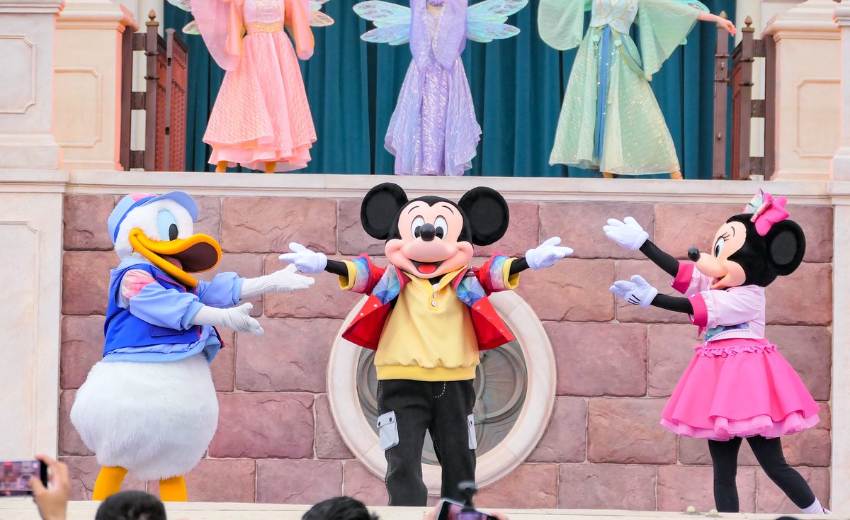 上海ディズニーランド🏰
The Heart of Magic  
　
目線の写真撮るのが難しすぎた笑　
キャングリも見れたんだけどキャングリの方が圧倒的に目線撮れる笑