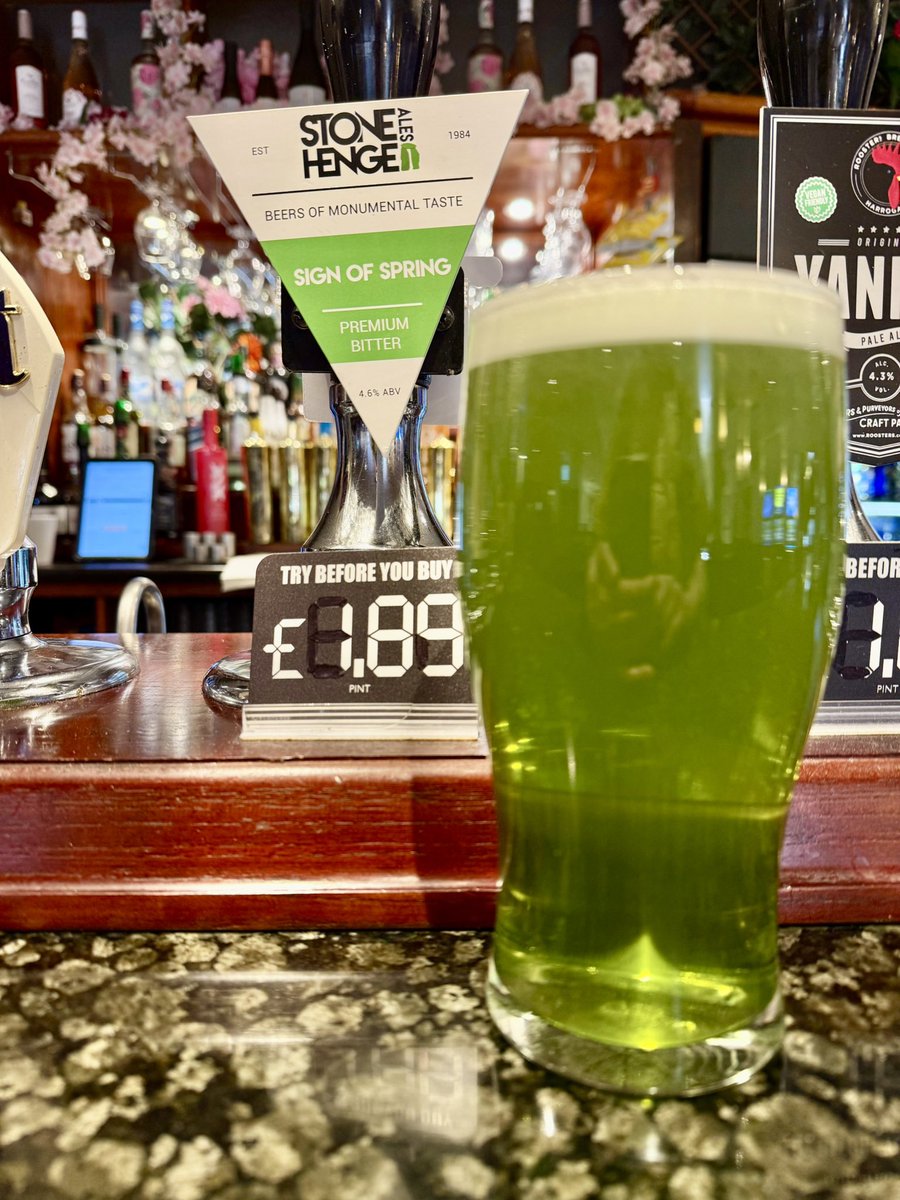 rwnash's tweet image. Sign of Spring - Stonehenge Ales - 4.6% ABV. B+, no taste of green. Malty with a gentle hoppy, fruity body. Gentle bitterness in the finish #ale #beer #bier  

3/5. First time back in The Godfrey Morgan since 2015. Has a really nice vibe and the bar is open from 08:00.