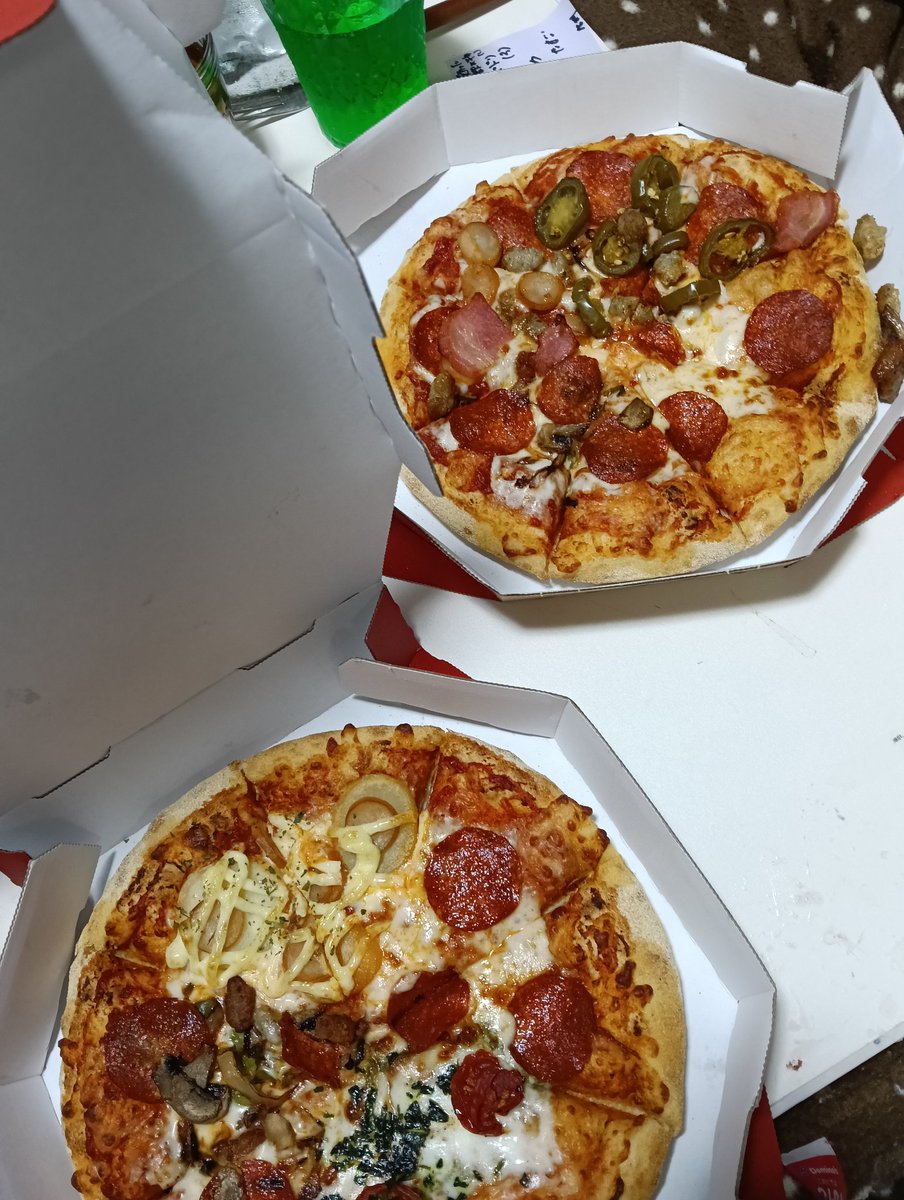 2sLz6w3BPb47468's tweet image. 結婚記念日なので晩御飯は
今日はドミノピザです！
ピザ楽しみ！
 #結婚記念日
 #ピザ
 #PIZZA
 #ばんごはん
 #晩御飯