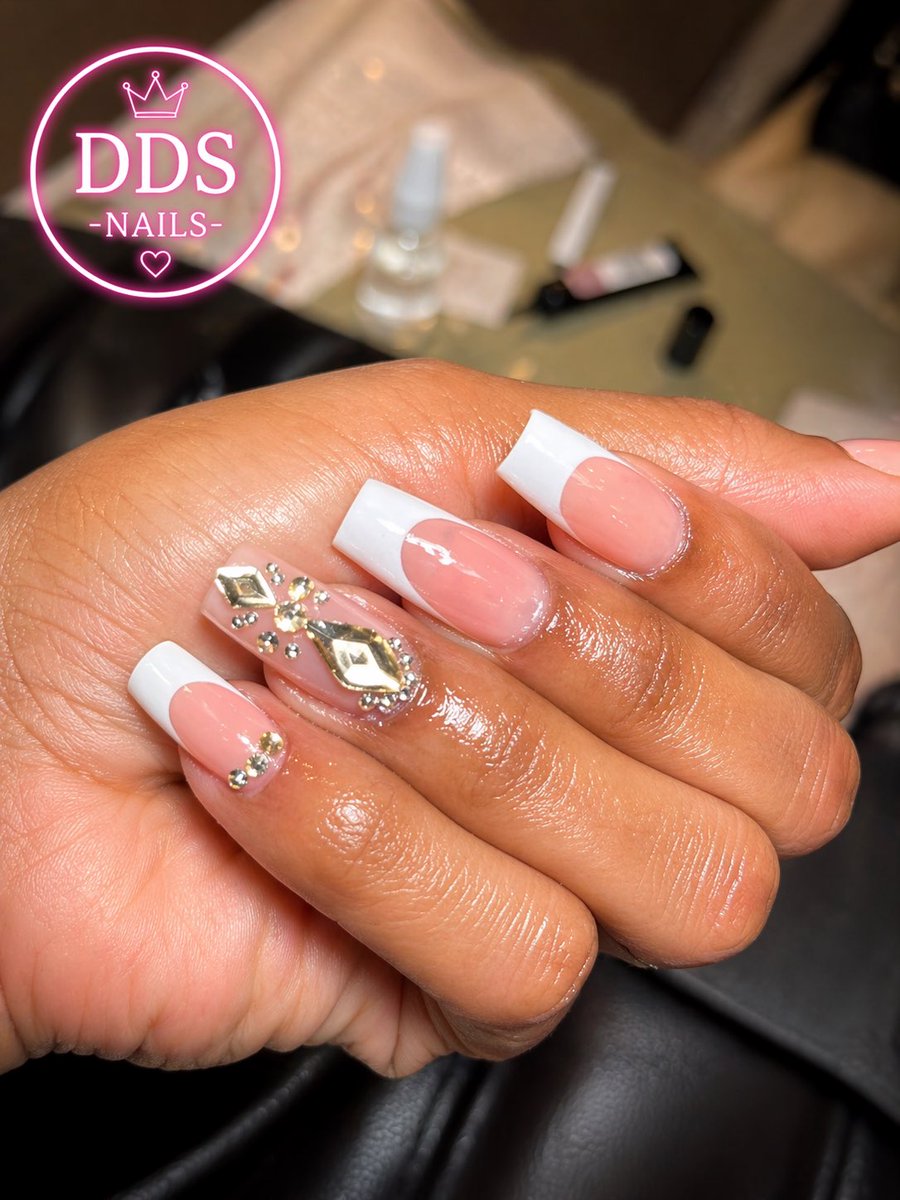 AtiradZehcnas0_'s tweet image. #nails