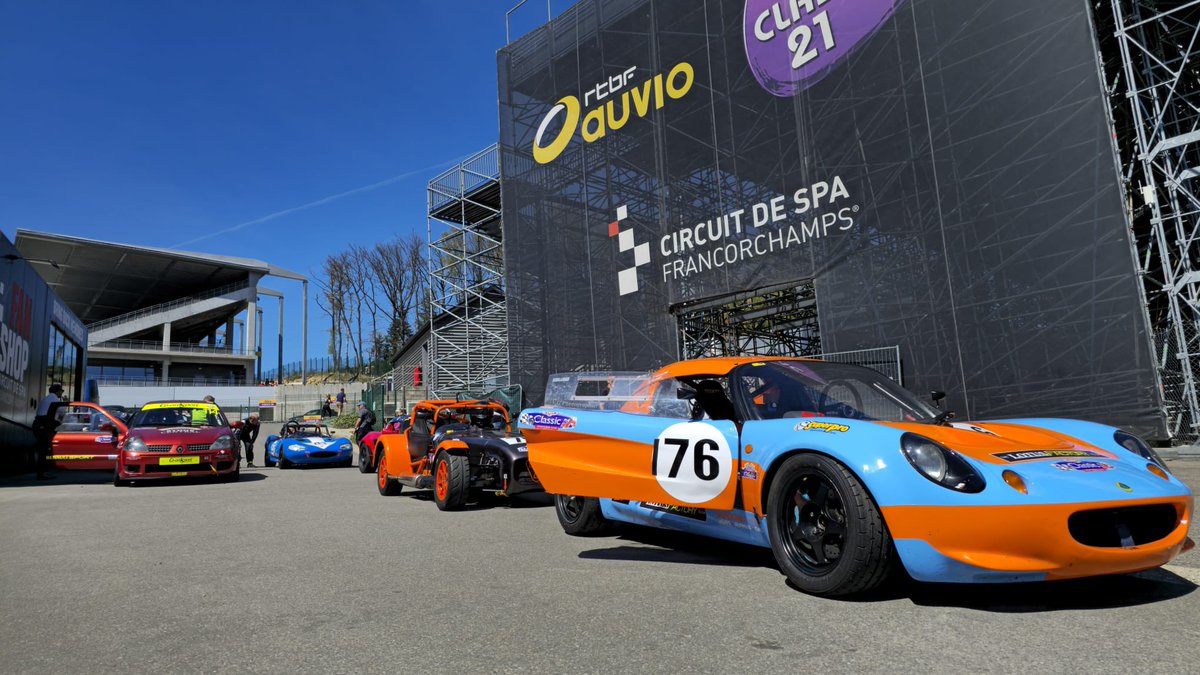 susiebear78's tweet photo. Race 1 started wellโฆreally loving the racing at Spa, but ended up having to pull off due to drive shaft boot spitting out its grease. All fixed and ready for race 2 ๐#becauseracecar #lotus #elise #spa #cscc https://t.co/gt0XWhx0Zr