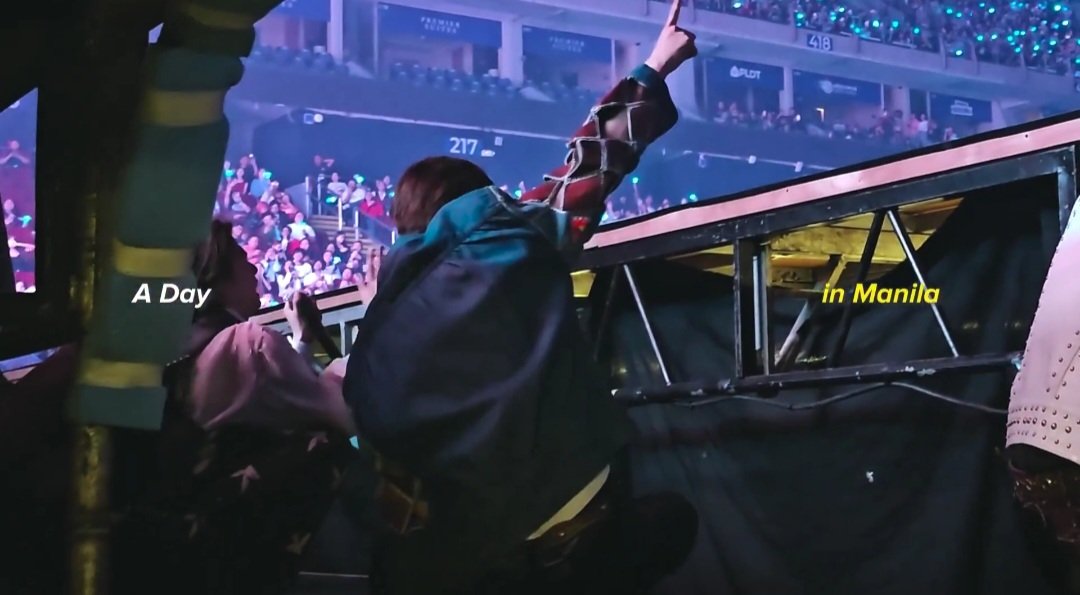 it is just a picture... but you know that their reactions are bcs of filo crowds' loud cheers 🥹 <a href="/treasuremembers/">TREASURE</a>