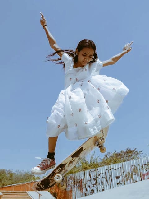 womensart1's tweet photo. Photographer Chantal Pinzi's photogragraphic series of women skateboarders around the world, including in India #WomensArt https://t.co/9qjbnXRLaP