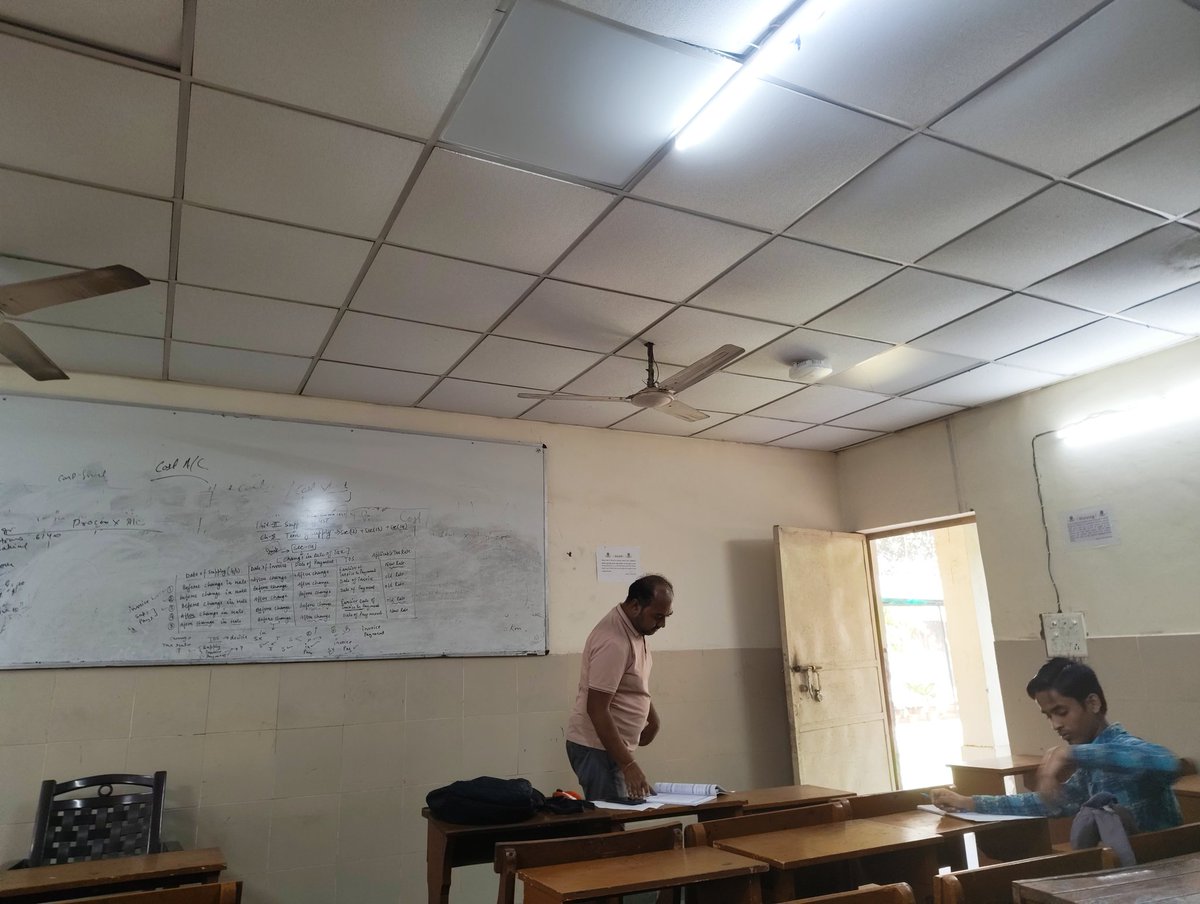 AnkitUP13259318's tweet image. @ProfPayalMago @DUSOLOfficial @UnivofDelhi Disappointed with the poor infrastructure at the South Regional Centre of University of Delhi, School of Open Learning. Classrooms have AC installed but they are not working, fans are also in poor condition, and toilets are dirty #SOL