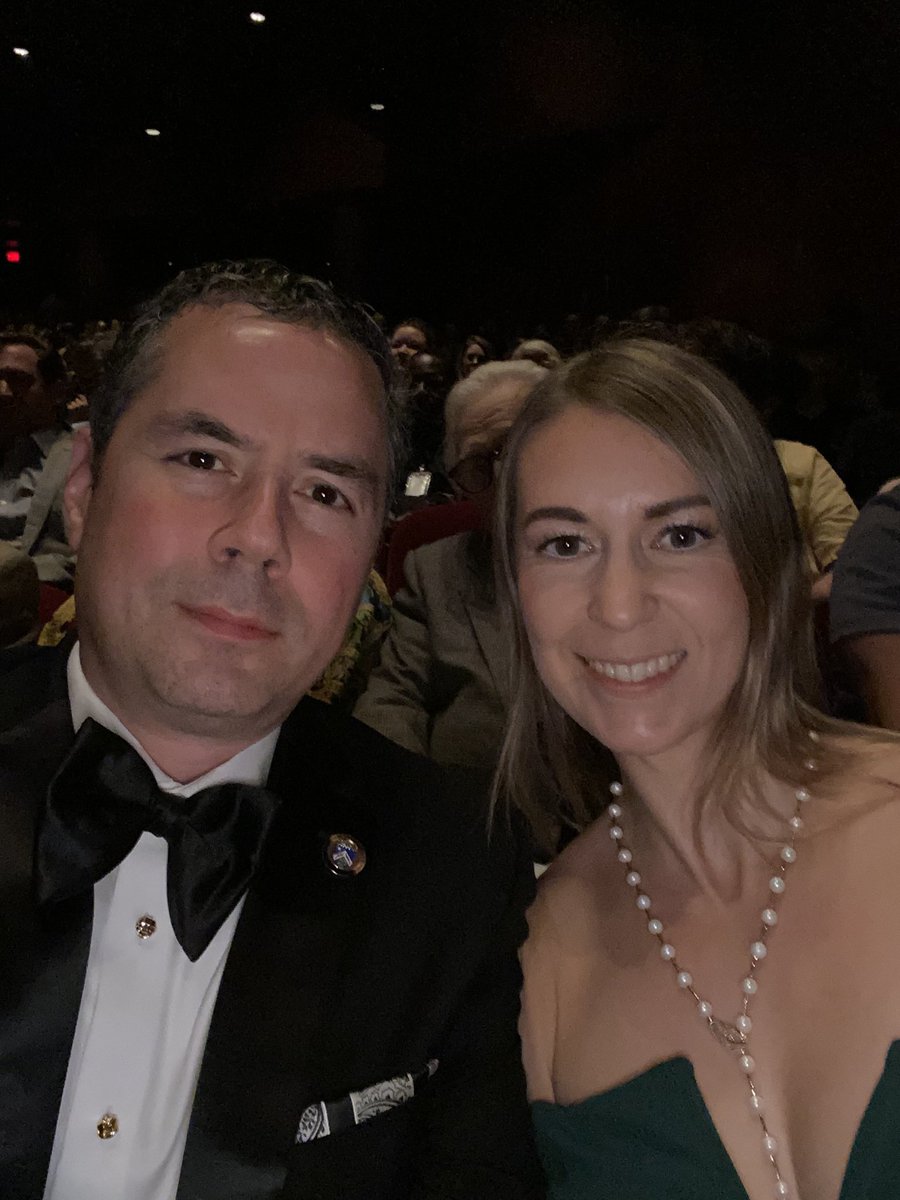 ClaudioGut's tweet image. What a fantastic opening night of “The Barber of Seville” at @HouGrandOpera!

Do yourself a favor and go experience the first opera you ever heard… even if you didn’t know it!

#figaro #opera