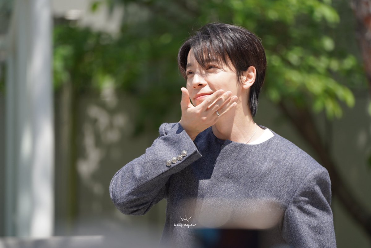 260425 Mini Fanmeeting

今天陽光真好
你也好看的剛剛好❤️✨

#Donghae #동해