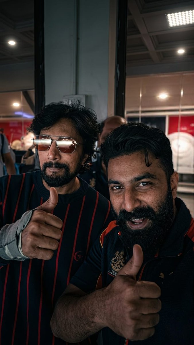 BDKSFAOfficial's tweet image. Exclusive Pictures.!📸🔥

Yesterday Namma @KicchaSudeep Boss at Chinnaswamy Stadium ❤️👑

@RCBTweets #RCB #Kiccha48
#KicchaSudeep #KicchaBOSS𓃵