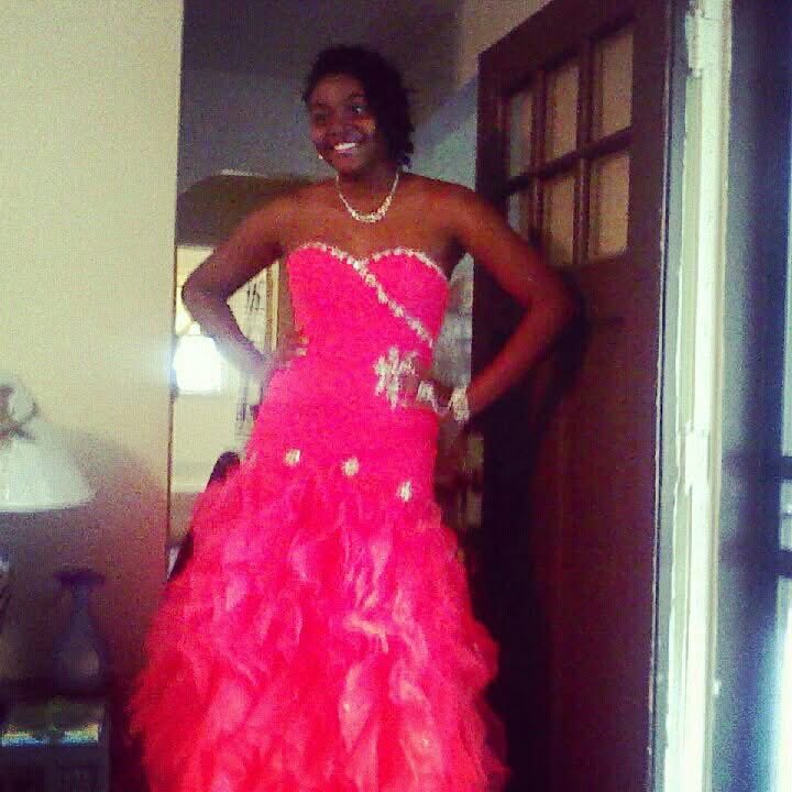 _QUEENTUT_'s tweet image. My #TBT!! Can I see y’all’s?