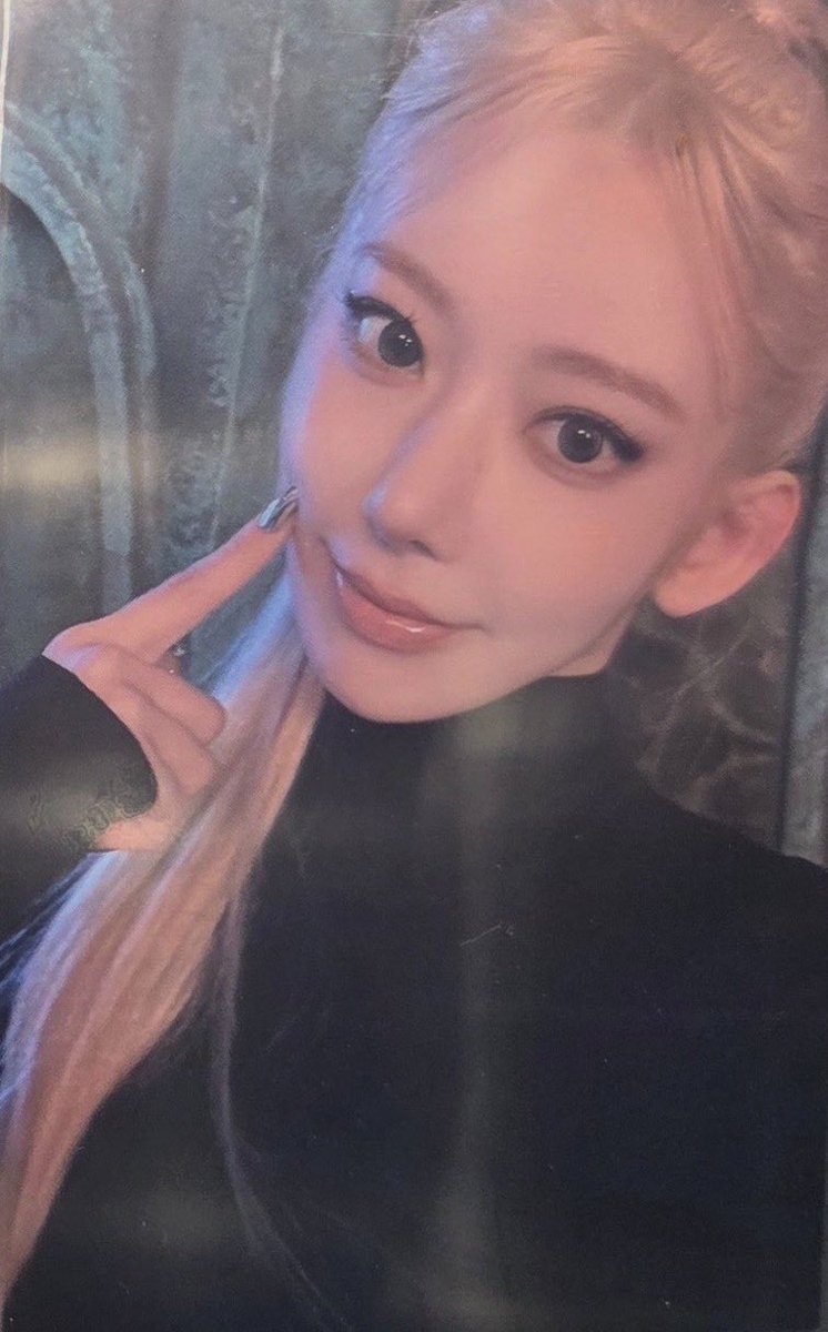 le sserafim pics tweet media