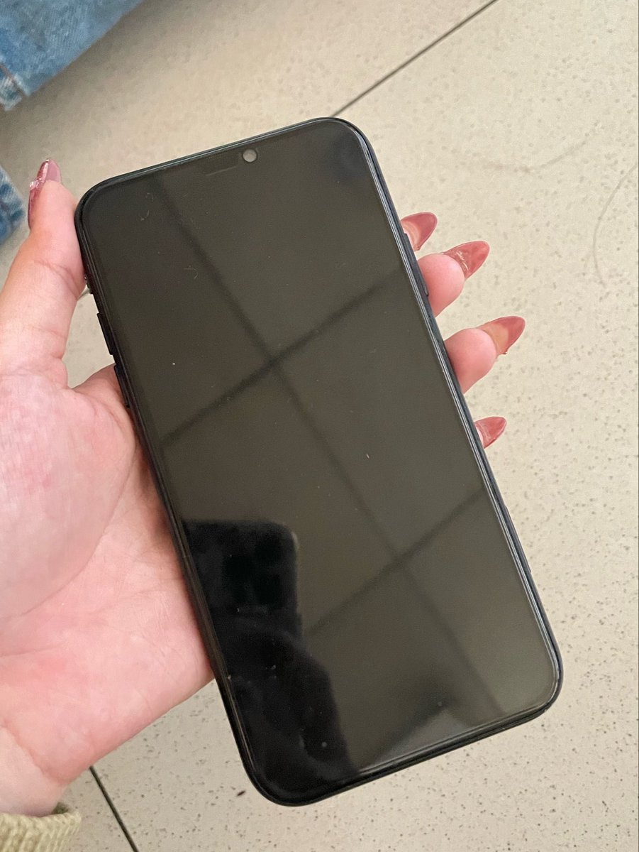 kcrystla's tweet photo. Wts iphone xr black 128gb inter all op 2,5jt (nego tipis) https://t.co/8urmqOqKQ5