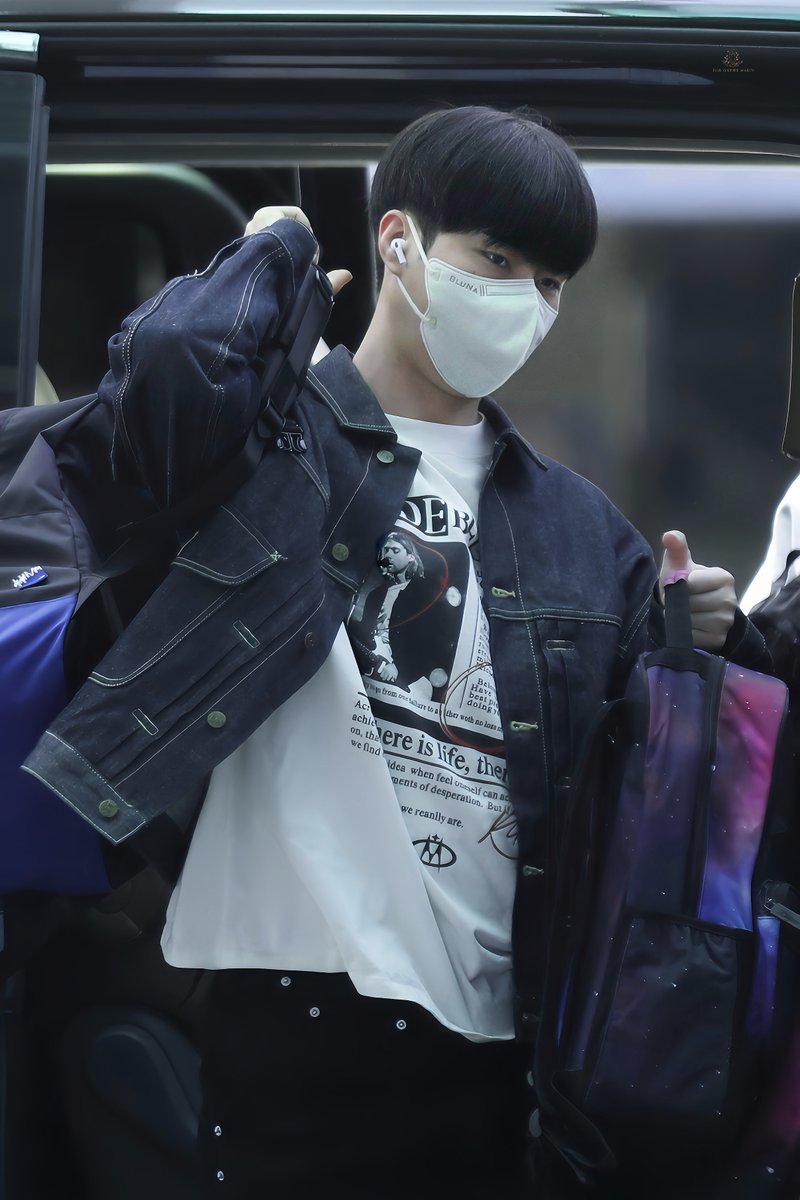 260425 ICN 출국 💚🖤

머리 좀 잘랐가 봐🫳🏻 

#원위 #ONEWE #하린 #HARIN