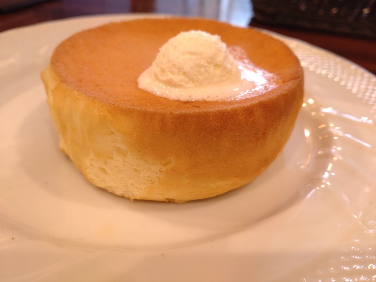 _maruki's tweet photo. 星乃珈琲のパンケーキ

ちょっとあまいかな‥

おいしいけどね🙃 https://t.co/GekzU6oMsN