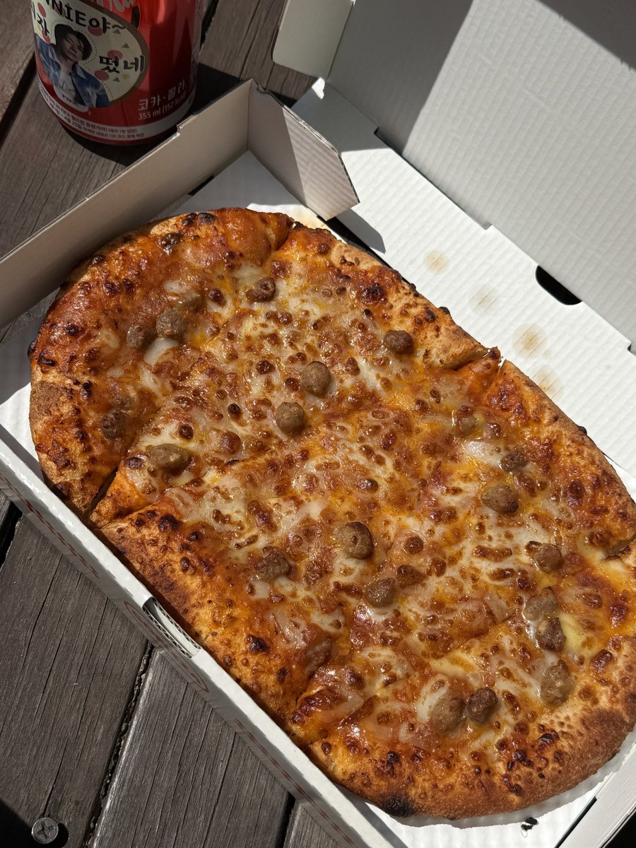 dx__xe's tweet photo. 이동해 최고 🐯🍕 https://t.co/2Qd0p75iI8