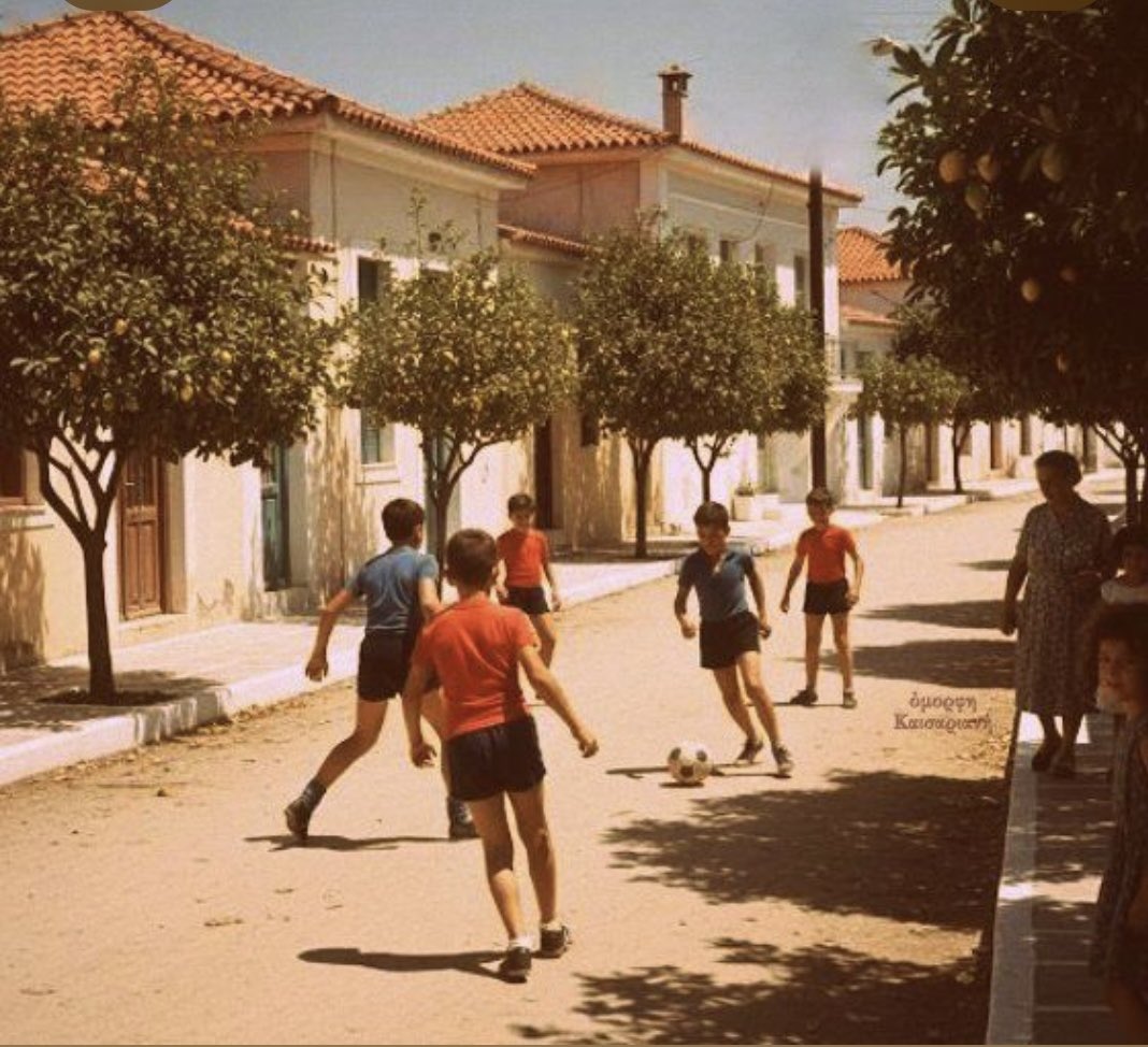 Μια εικόνα χίλιες αναμνήσεις και μυρωδιές 

youtu.be/DyirRRBZKIw?is…