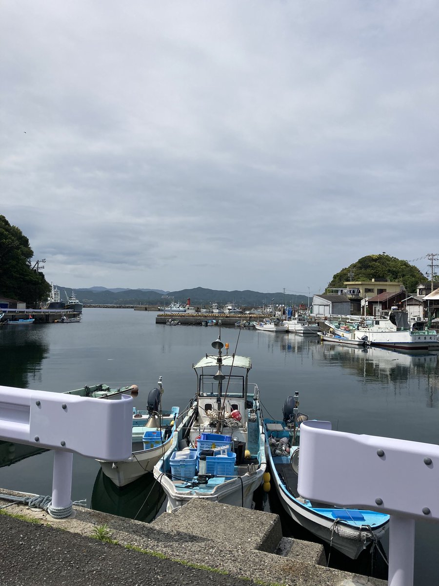 Harushion's tweet image. 2026年も世界的な物価高騰

毎月光熱費値上がりし過ぎ55ヶ月連続値上がり
まだまだ値上がる

光熱費に日用品が高級品になった以前の生活を維持するので精一杯💦

地震etc〜の影響はどうか？

週末(土)は陽が差して蒸し暑い位やなぁ

#イマソラ #iPhoneSE #いつもの場所 #鄙びた漁師町 #光熱費