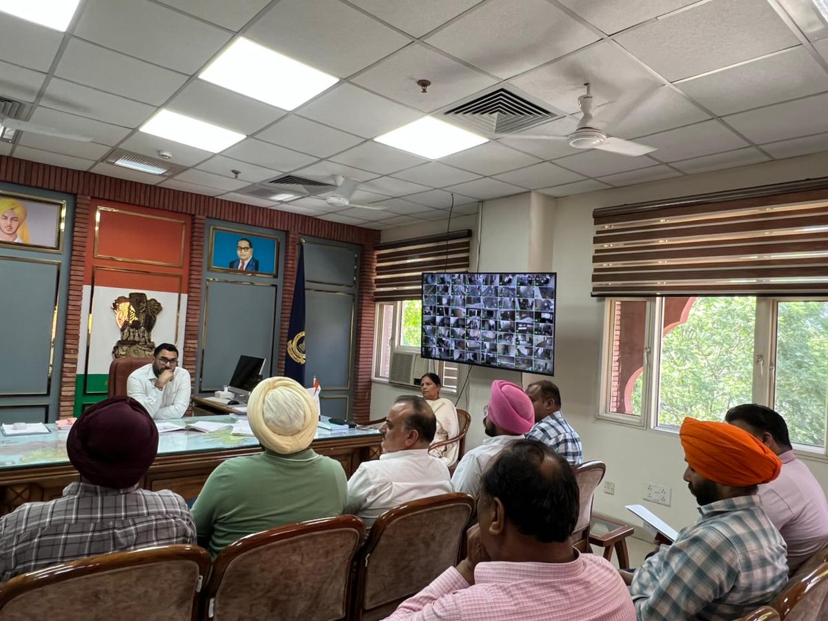 Ranjitpalpunjab's tweet image. ਕੱਲ੍ਹ ਅੰਮ੍ਰਿਤਸਰ ਦੇ ਡਿਪਟੀ ਕਮਿਸ਼ਨਰ ਨਾਲ ਇੱਕ ਮਹੱਤਵਪੂਰਨ ਮੀਟਿੰਗ ਕੀਤੀ ਗਈ, ਜਿਸ ਵਿੱਚ ਟ੍ਰੇਡ ਨਾਲ ਸੰਬੰਧਿਤ ਵੱਖ-ਵੱਖ ਮਾਮਲਿਆਂ ‘ਤੇ ਵਿਸਥਾਰ ਨਾਲ ਚਰਚਾ ਕੀਤੀ ਗਈ ਅਤੇ ਭਵਿੱਖੀ ਯੋਜਨਾਵਾਂ ਬਾਰੇ ਵਿਚਾਰ ਸਾਂਝੇ ਕੀਤੇ ਗਏ।

#TradeDevelopment #BusinessGrowth #PolicyDiscussion #Amritsar #ranjitpalsinghpunjab