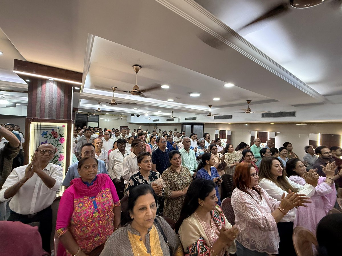 ravinayyarbjp's tweet image. भवानीपुर में मतदाता जागरूकता सभा में सुवेंदु अधिकारी जी, राजेंद्र राठौड़ जी सहित सभी वरिष्ठ नेताओं के साथ सहभागिता का अवसर मिला।
लोकतंत्र को सशक्त बनाने हेतु अधिक से अधिक मतदान का संदेश दिया गया।

#BJPWestBengal #Bhabanipur #VoterAwareness #NationFirst