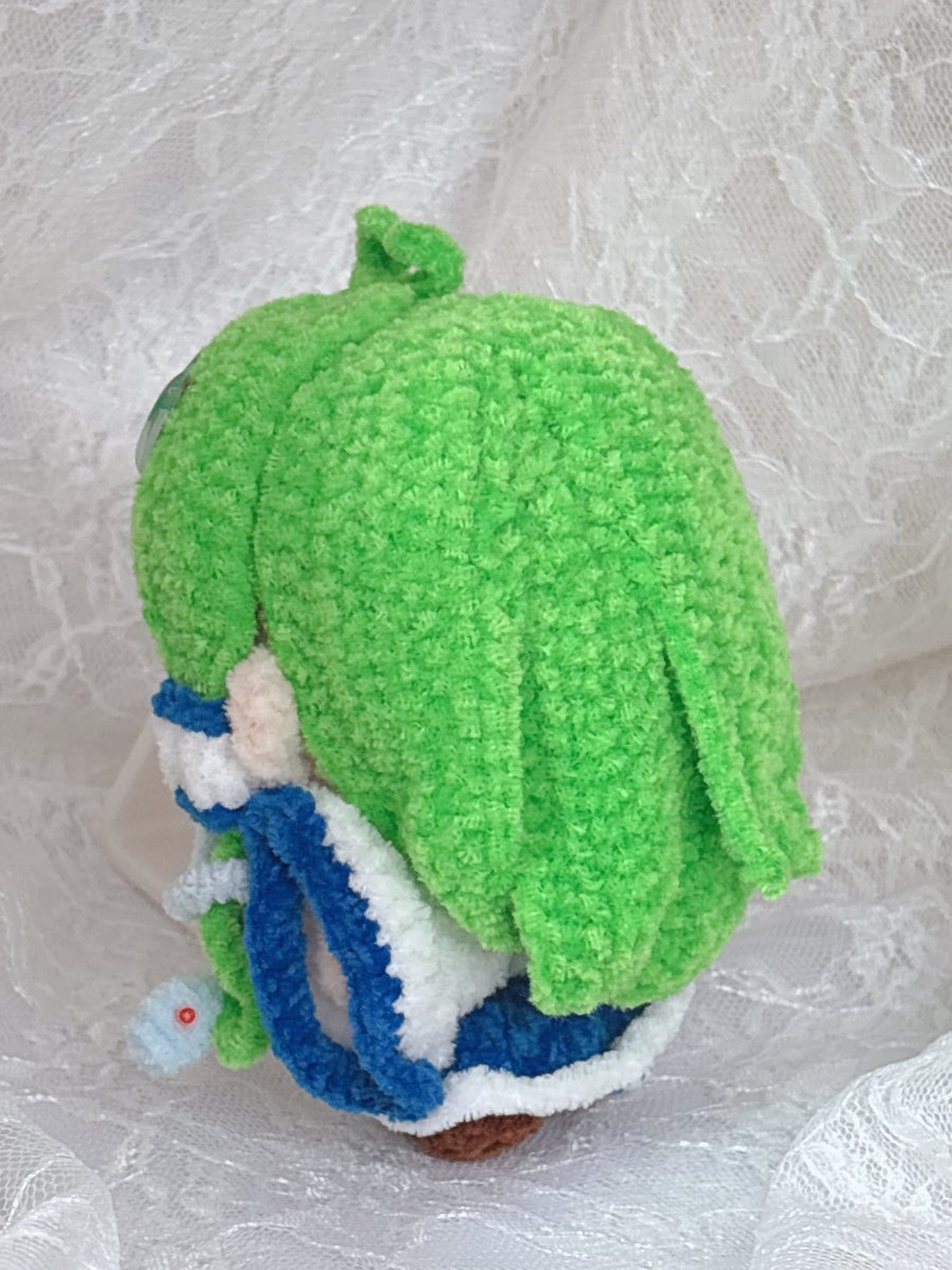 早苗さん編めましたっ！！🧶

さらに可愛さを研究してちゅるんちゅるんのおめめができましたっっ！！🥳✌️

シェルも入れたので光に当たるとキラキラします🐚✨

 #ami_eto