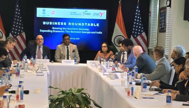bhaskarlivein's tweet image. India eyes US Southeast for trade expansion
.
.
#IndiaUS #IndiaUSRelations #IndiaUSTrade #AMerica #IndiaUSeconomic #DonaldTrump 

bhaskarlive.in/india-eyes-us-…