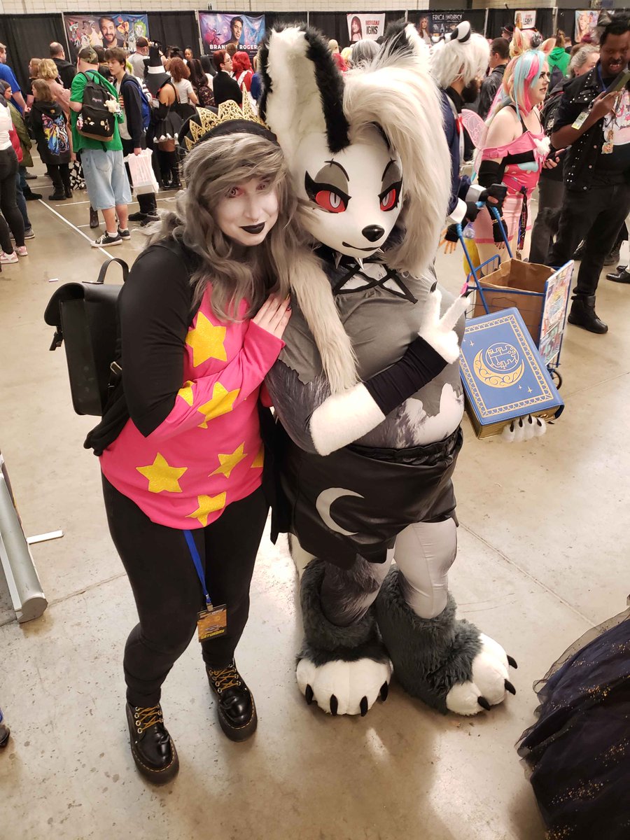 NonieThePup's tweet image. If any of these idiots stare too long, just say the word. I’ll ruin their entire day… but, y’know, we can grab coffee first.

Event: @AnimeVerseFest  2025
Photographer: Husband
Octavia: ?

#LOONA #cosplay #octavia #helluvaboss #hb #hellaverse #animeversefest #vivziepop