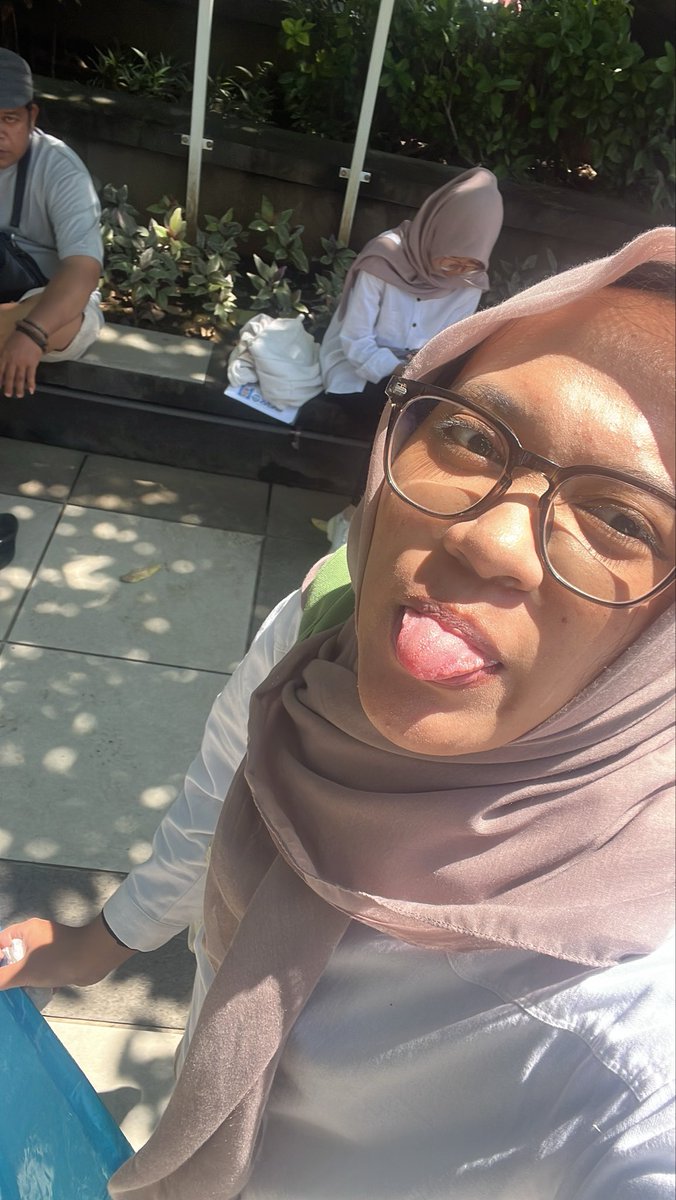 valchieourys's tweet photo. INI AKU KELUAR DARI RUANGAN UTEBEKA NANO NANO UNER ITU DENGAN EKSPRESI FULL SENYUM SUMRINGAH #utbkday4 https://t.co/ssg4w7mi9a
