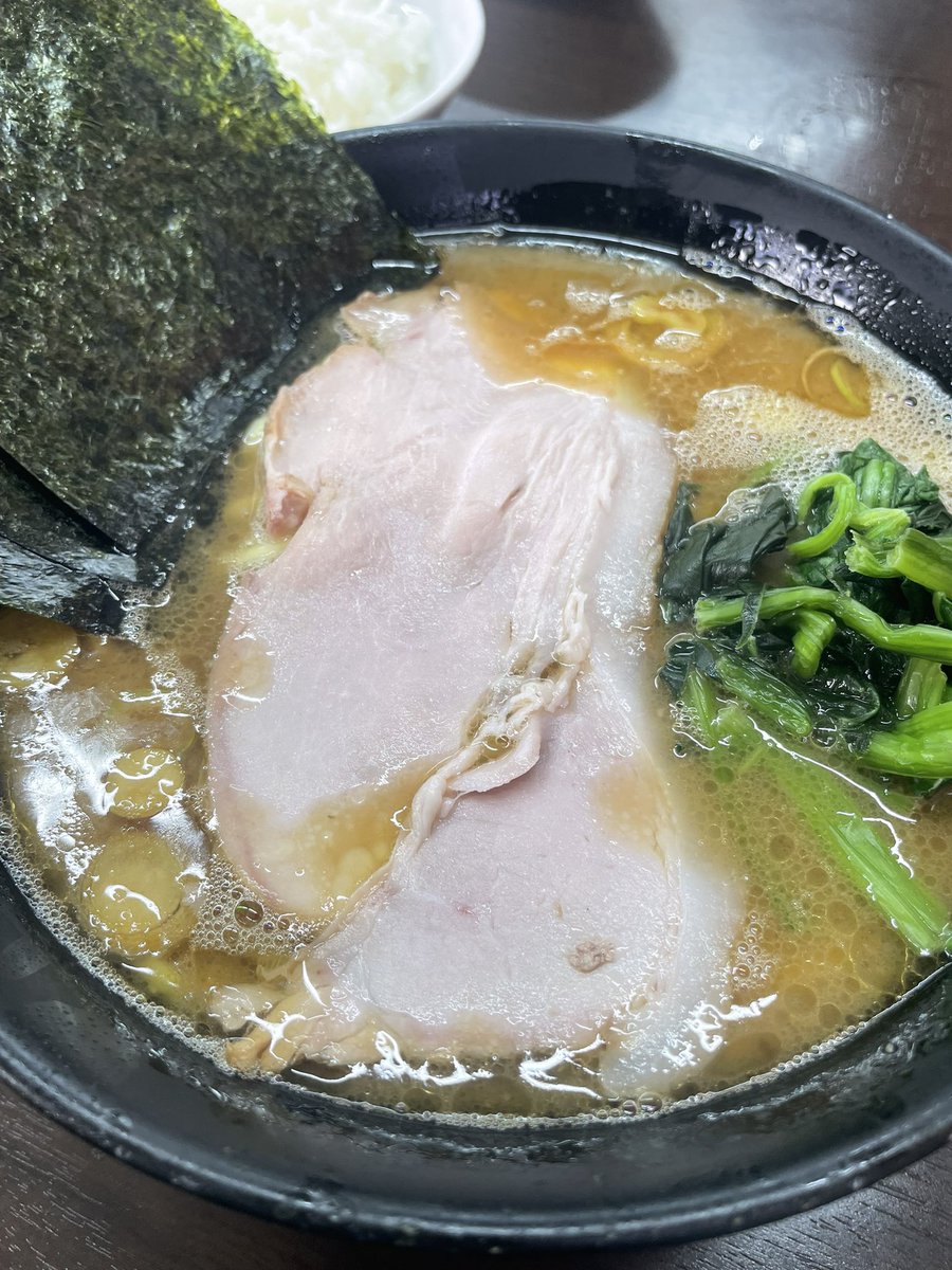 5i3_ss's tweet photo. 千葉の杉田屋ってラーメン食べた🍜
くそうめぇ https://t.co/YWQ99VP97p