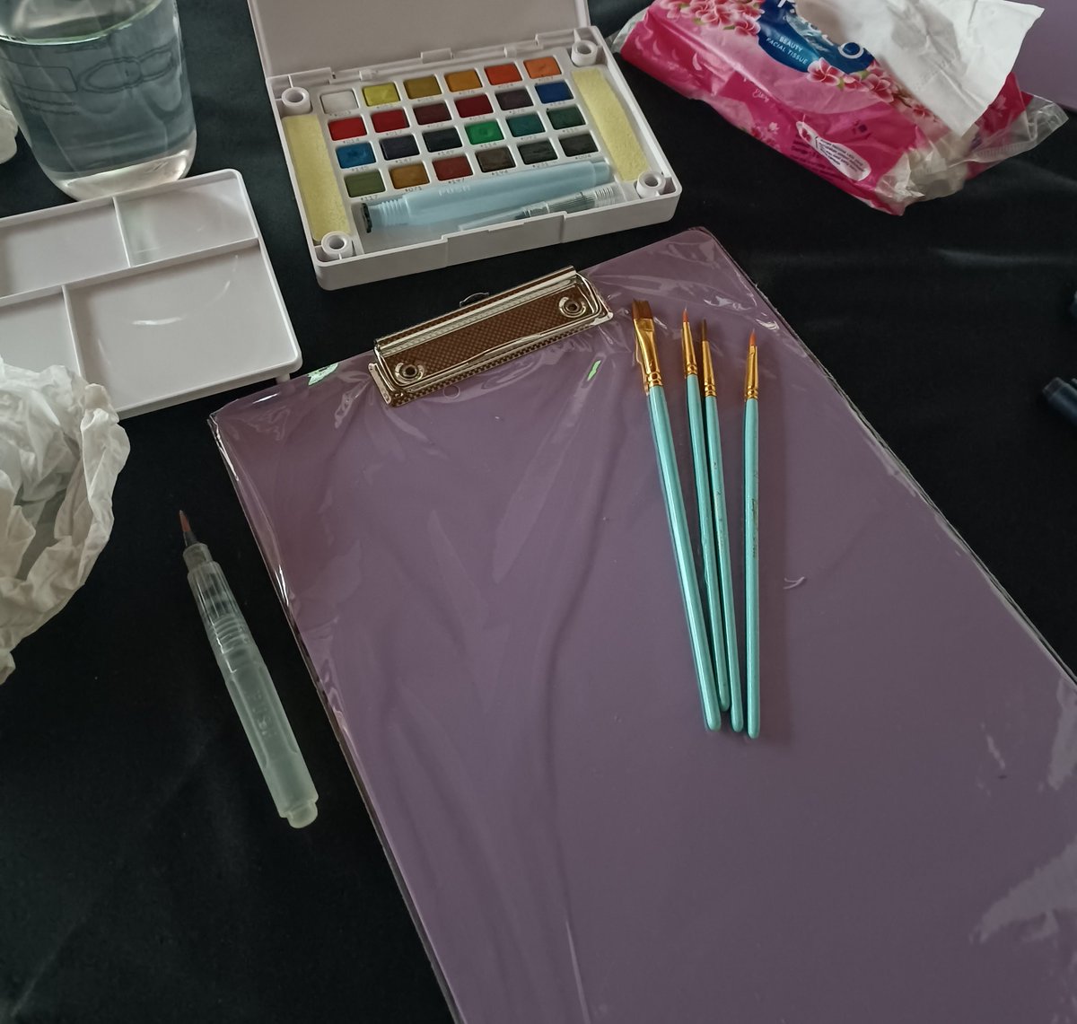 "Memulai sesuatu yang baru selalu terlihat menyeramkan"👩‍🎨

Tp kalau udah dijalanin ya bisa kok ternyata🥹