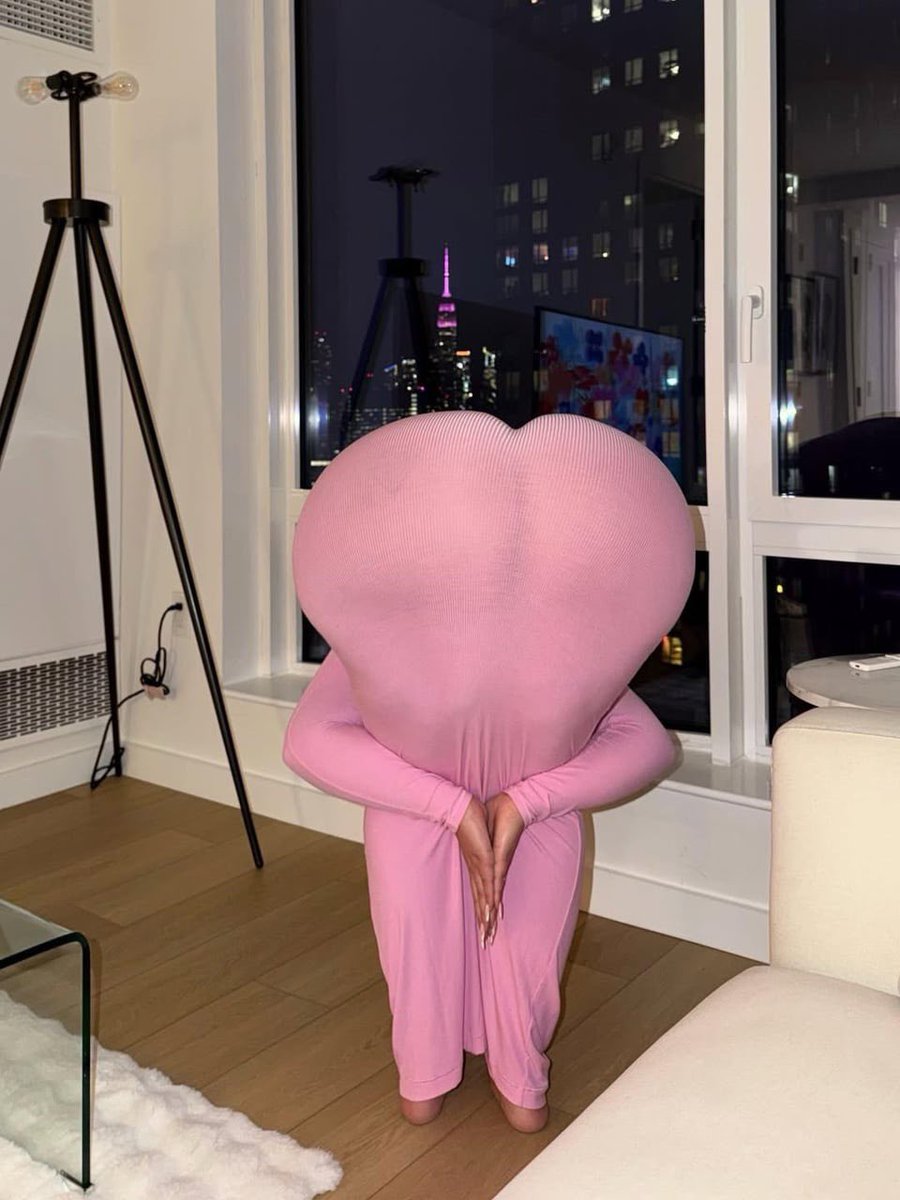 BoltedOnBooty tweet media