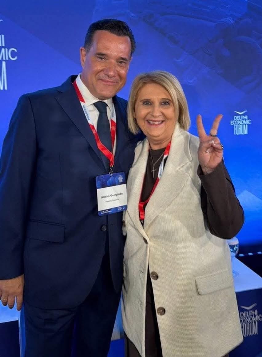 Νικητές στην ξεδιαντροπιά, 
στο θράσος, στην έλλειψη τσίπας...
Επάξια σας ανήκει ο πάτος της πολιτικής χυδαιότητας!