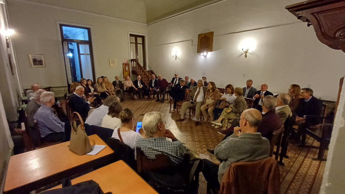 Hoy se realizó la Asamblea Ordinaria de Asociación x la Educación y la Laicidad,con autoridades y numerosa concurrencia. Se leyeron actas y balance anual,y se debatió sobre la laicidad como eje central.
Al cierre,los asistentes compartieron una picada en un clima de fraternidad.
