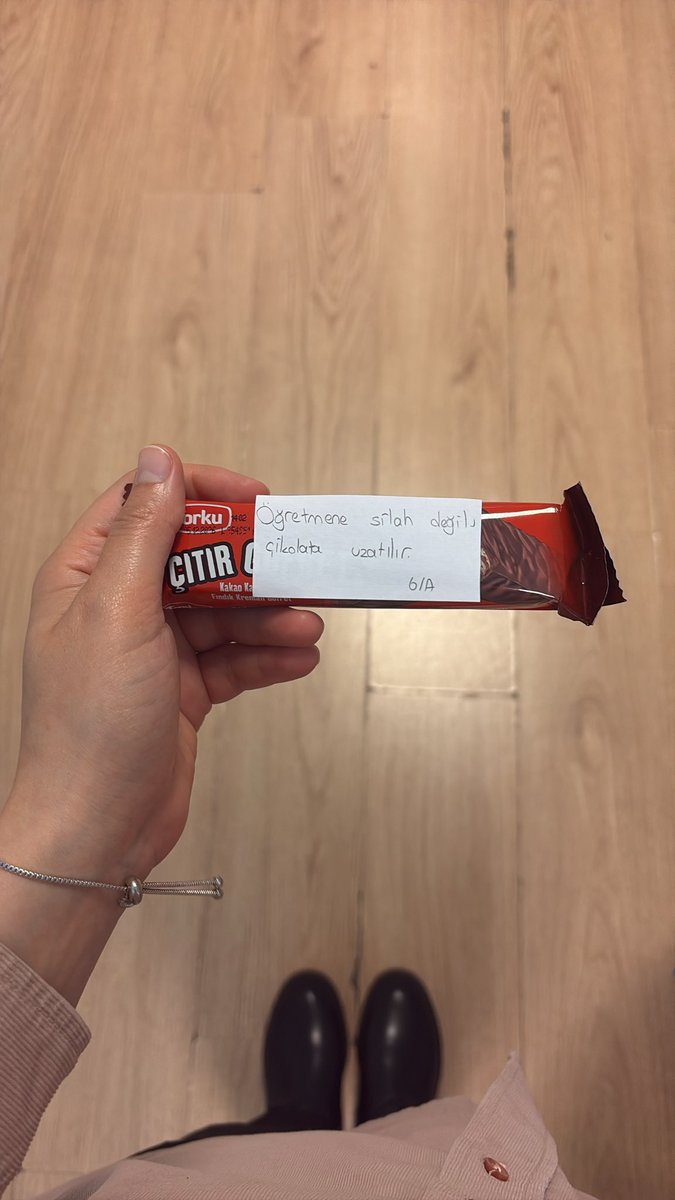 Esra Demir tweet media