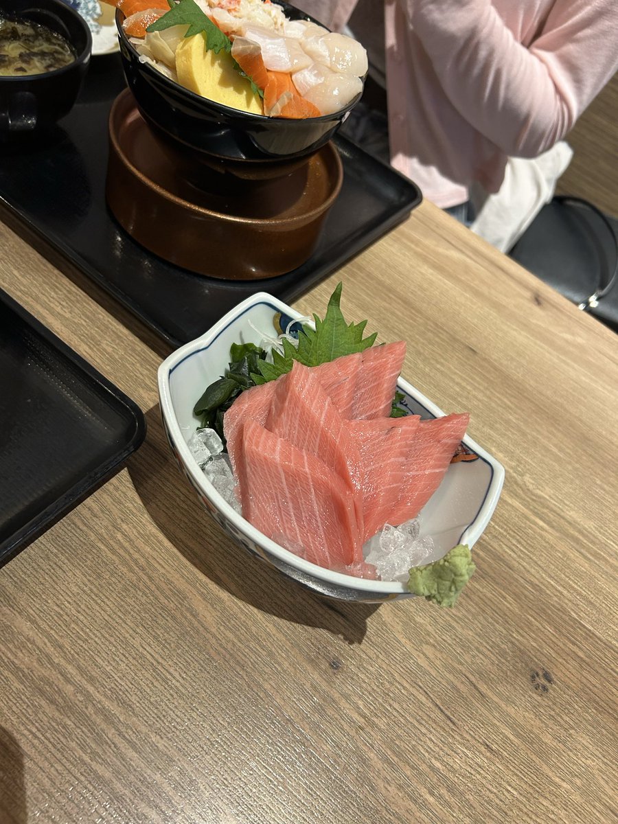 shhhhhhhhh___o's tweet photo. 海鮮丼うますぎかてーーー！ https://t.co/XCHEiwPPto