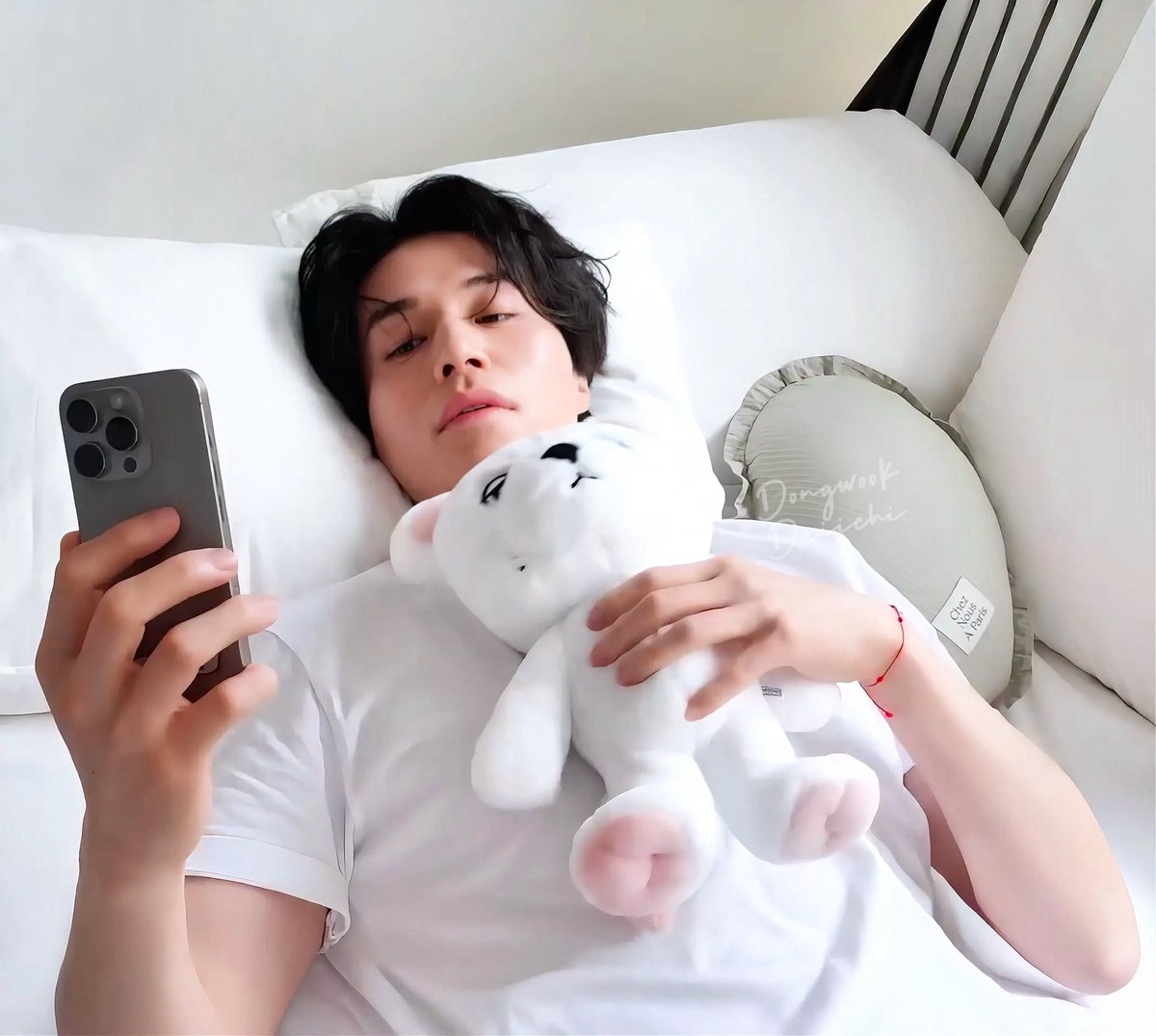 The way he looks at wookdong…