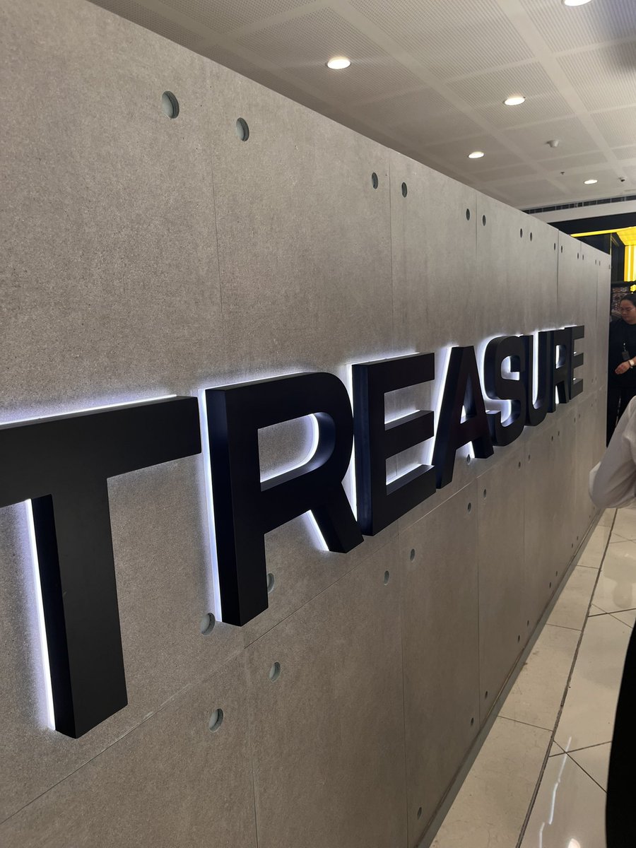 kate saw trsr! ✧ tweet media