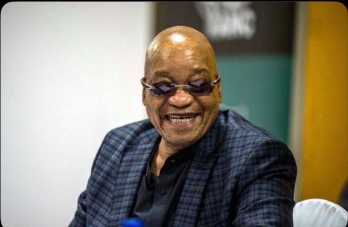 khumo_k7's tweet image. Do you know what's funny, that they all "got" paid the same amount and got the notification at the same time which they screenshot. 

They didn't get paid these ones. We shall continue to starve them 😂

#RegistertoVoteEFF