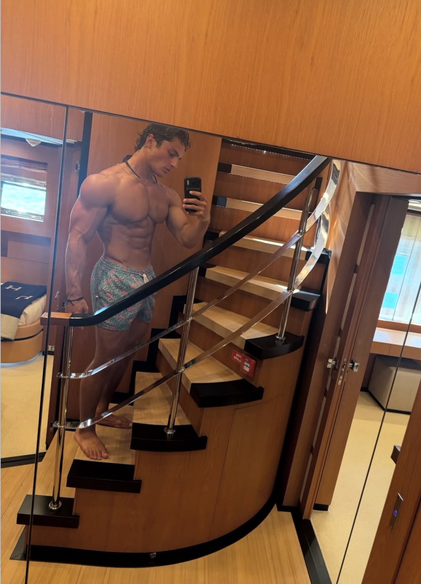 LukedaNuke tweet media