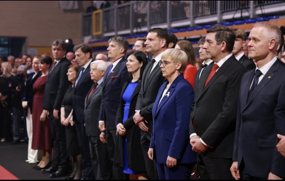 Predsednik DZ Stevanović se je proslave udeležil s svojo soprogo. Iščem po #mediji ali je kdo izmed njih to zapisal. Doslej še nisem zasledila. Ko je bivša predsednica UKZ prihajala s svojim ljubimcem, so kar tekmovali v objavah. #dvoličnost