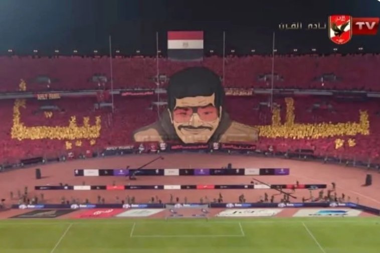 الدوري لم يعد في الملعب وإنما في المكاتب الفاخرةوالمغلقة،اندية تابعةللدولة مجالسها معينة يسهل توجيهها بالتفويت، واندية رجال أعمال مصارينهم في ايد الحكومة من لاينصاع بالوعيد خضع بالتهديد، الدوري هناك يتم طبخه على نار هادئة ونقله من مقره المعتاد في الجزيرة إلى مقر يعاني فقرا