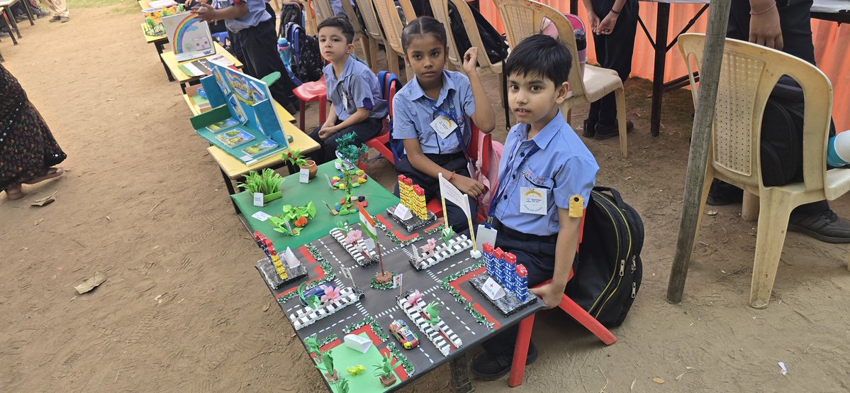 narottamsahoo's tweet image. Young minds. Bold ideas. Boundless curiosity!

At #KnowledgeFEST 3.0 hosted by #DivyaJyotSchool, Shilaj, Ahmedabad, students are not just presenting models - they are shaping the future with #innovation, #teamwork, and #scientific spirit.

Every #exhibit tells a story of