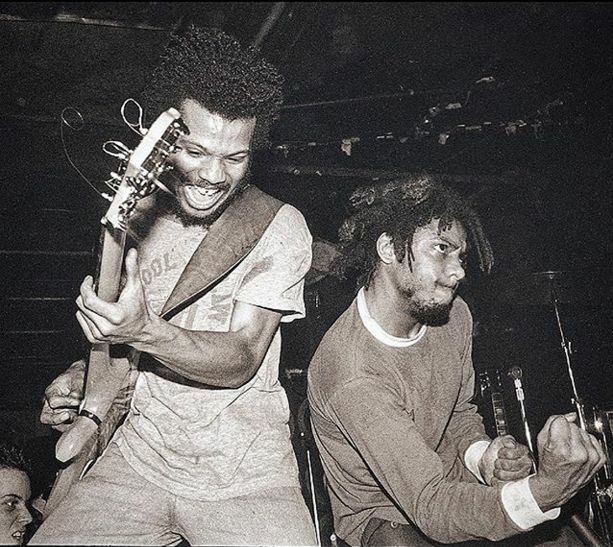 PunkRockStory's tweet image. 44 years ago
Bad Brains' guitarist Dr. Know and Singer HR at Viceroy Park, Charlotte, North Carolina, April 1982.

Photo by Rusty Moore

#punk #punks #punkrock #hardcorepunk #badbrains #DrKnow #HR #history #punkrockhistory