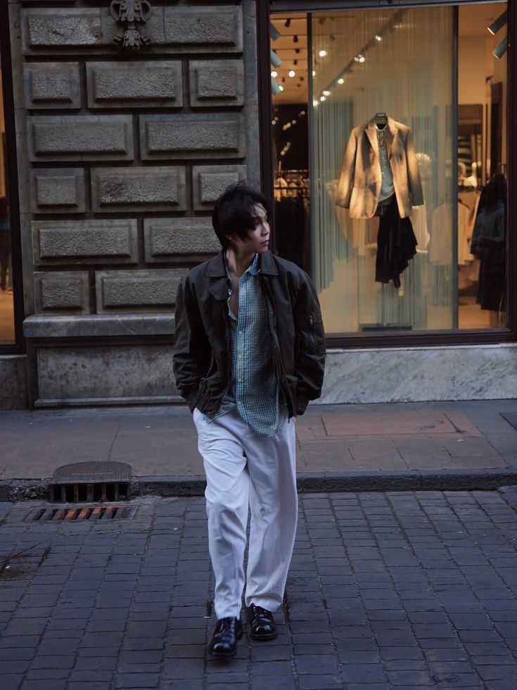 HOURLY FIRST tweet media