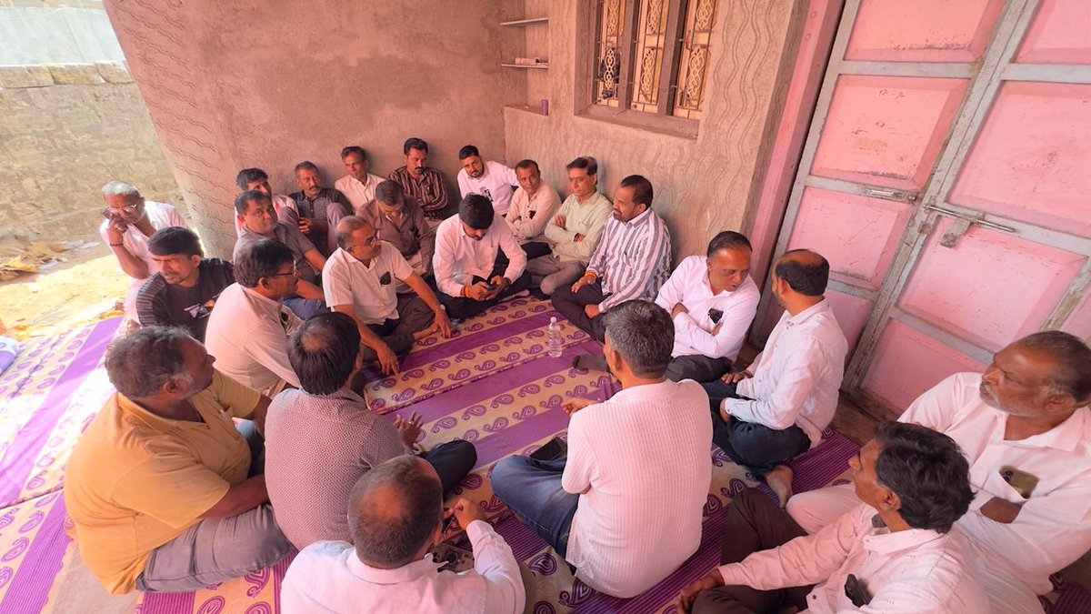 વિસાવદર તાલુકાની મોટી કાલસારી જિલ્લા પંચાયત સીટમાં ગ્રુપ બેઠક યોજાઈ, જેમાં આગેવાનો અને કાર્યકર્તાઓ મોટી સંખ્યામાં ઉપસ્થિત રહી ચૂંટણી અંગે ચર્ચા કરી અને જીત માટે સંકલ્પ લીધો.