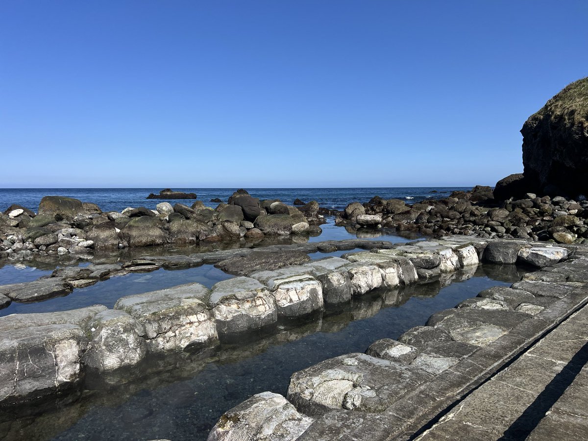yuusuke0831's tweet photo. 函館市の最果て、水無海浜温泉。干潮の時だけ入浴できます。#rubykaigi https://t.co/Sk11WbSep4