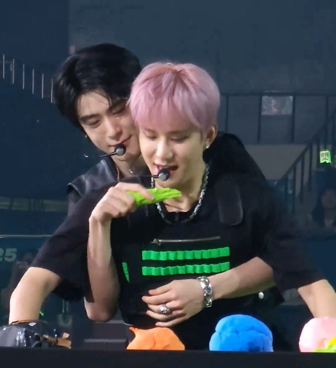 𝐙𝐞𝐞🍷 tweet media