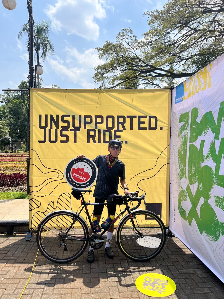 agathadhorus's tweet photo. Fin AUDAX Bandung Ultra cycling Challenge 🥳

Alhamdulillah finish strong walaupun cuaca panasnye panas bangett 🥵🔥 https://t.co/cT4VY4TtYE