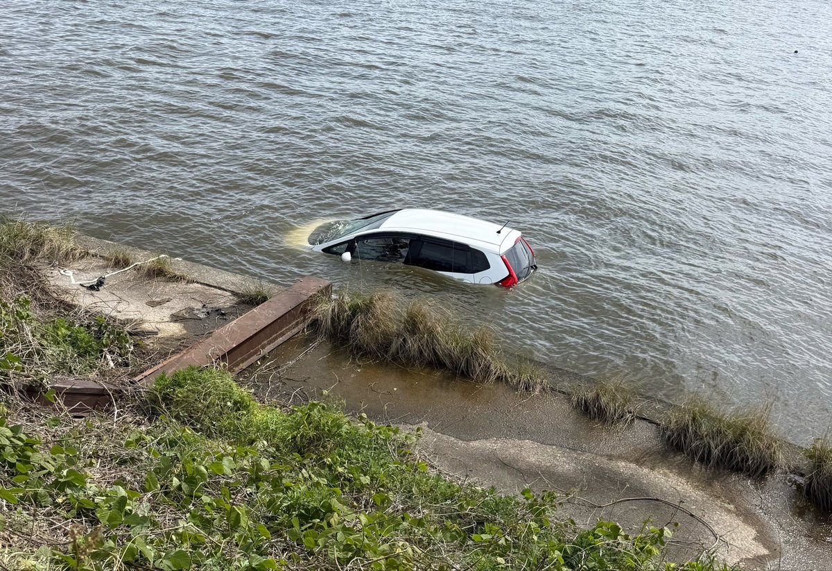 朝なかったよな💦
どうやって落ちた？
#霞ヶ浦
#事故