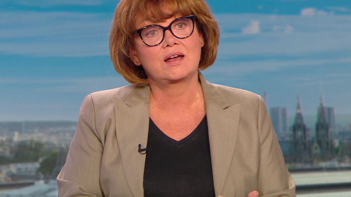mgheza85's tweet photo. La mère Saint-Cricq pond un roman et vient en faire la pub sur France2 dans la matinale de ce samedi… a t’elle le droit d’utiliser le service public pour en faire la promotion 🤔 … est-ce bien réglementaire  tout ça 😏 https://t.co/MCEVWcyqv1