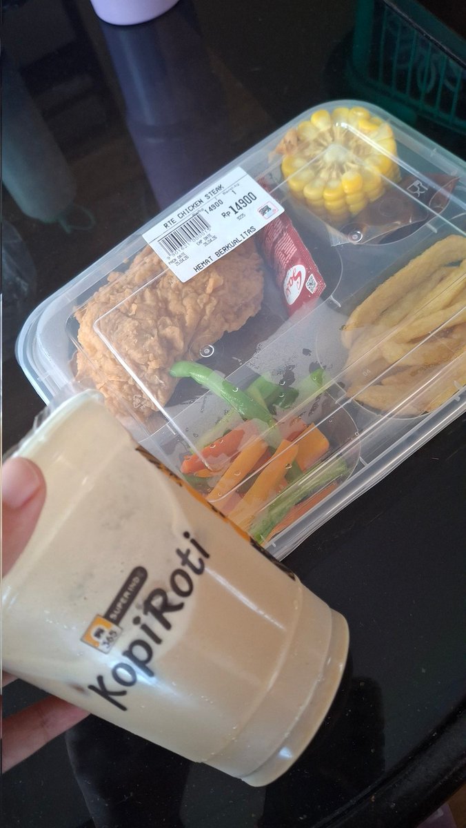 _piwpiwpii's tweet photo. guyss plis siapapun yg lapar dan pengen makan enak, cepet otw superindo sekrang😖🫵Kopi nya juga enak2 padahal cuma 15k. terimakasih kepada CIO superindo semoga masuk surga🫠🫰 https://t.co/cZZHbyJTLX