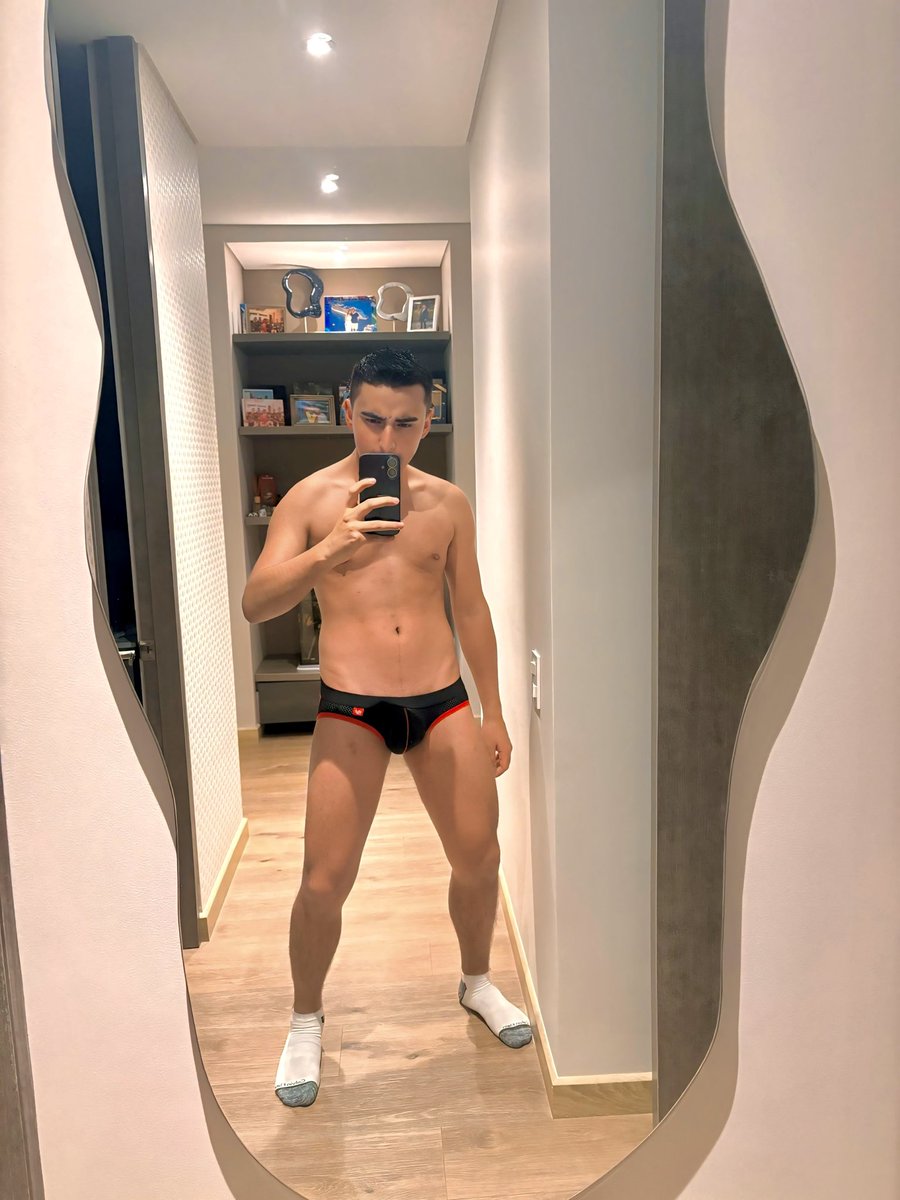 CrisMarty21's tweet photo. Con ganas de ir a comer vergas y culos en @AngelsNPCo, mañana 🍆🍑😈 https://t.co/HX7Dm2weMb